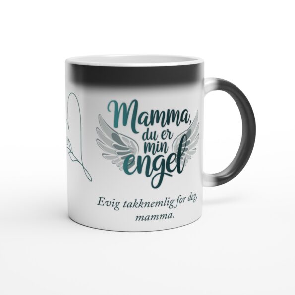 Magisk krus til mamma med teksten "Mamma, du er min engel" som avdekkes med varm drikke.